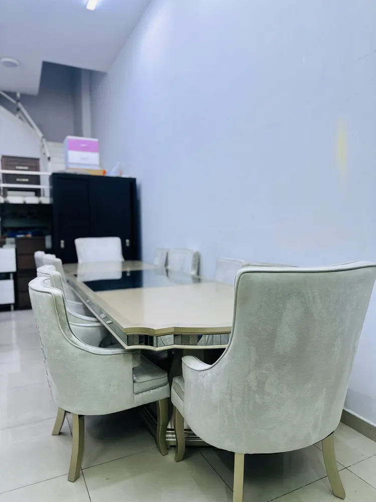 Careful furniture handling - Doha Interiors Qatar